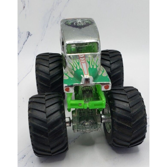 Hot Wheels Monster Jam Grave Digger Chrome Silver 1:64 - Picture 2 of 8